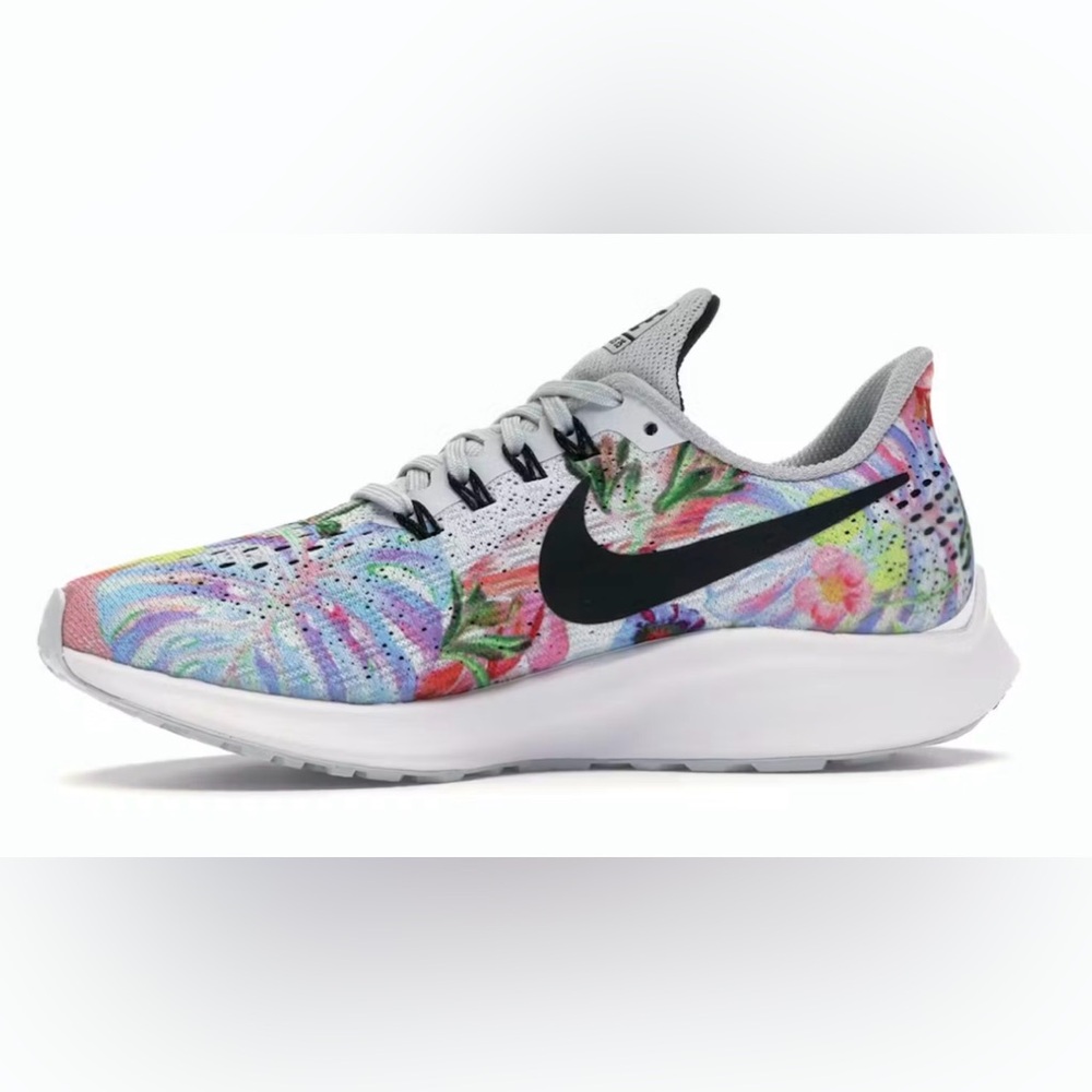 Nike pegasus, Zoom  running Multicolor Floral Sneakers with florals size 8
